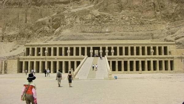 egypte-rondreis_safari-in-africa_hatjsjepsut-tempel_al-deir al-bahari-temple_01